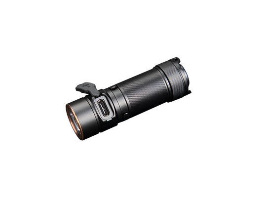 Fenix E18R V2.0  torcia ricaricabile a led compatta 1200 lumen 