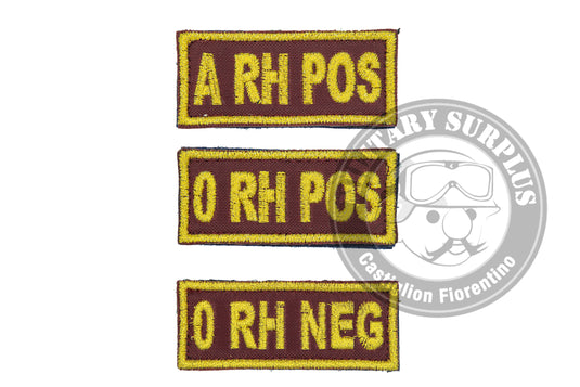 Ricamo gruppo sanguigno con velcro cm 6x2,5 BASE NERO BORDO ROSSO 