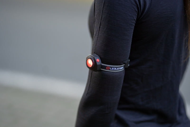 Load image into Gallery viewer, luce di posizione cu2r led lenser ricaricabile 
