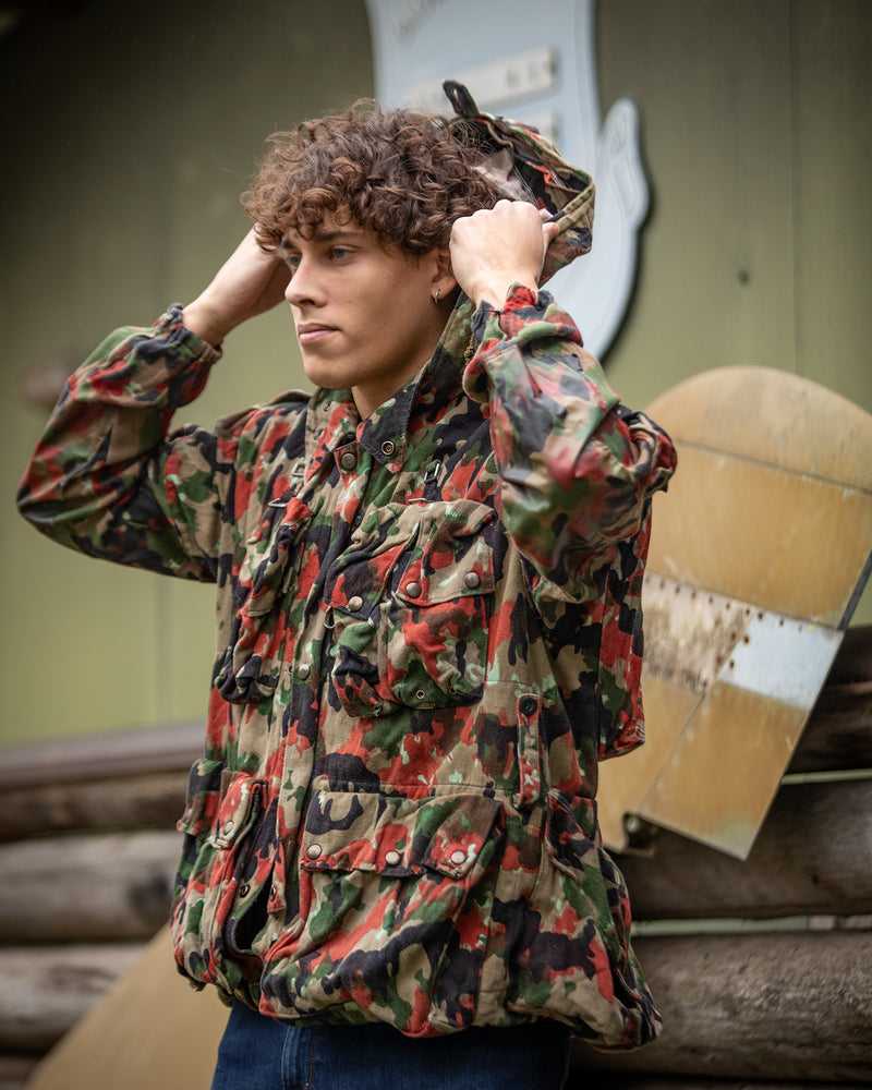 Load image into Gallery viewer, Giacca da campo M70 ESERCITO SVIZZERO Camouflage usata 
