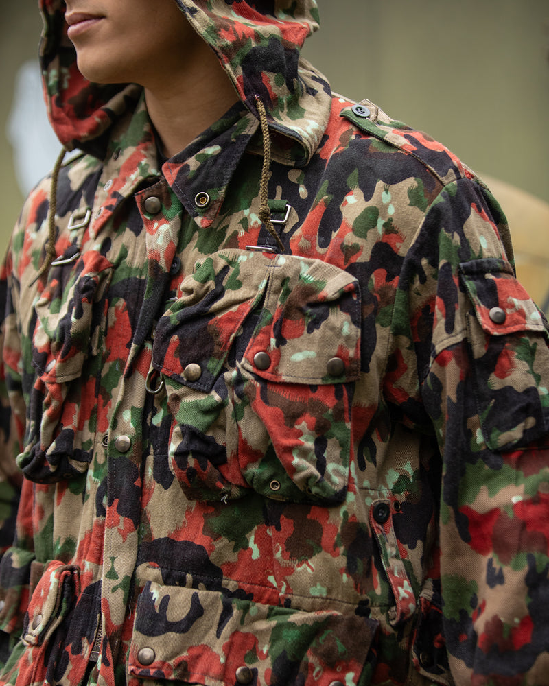 Load image into Gallery viewer, Giacca da campo M70 ESERCITO SVIZZERO Camouflage usata 
