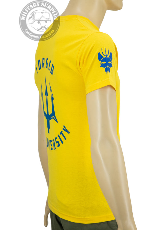 T-shirt military style stampata fronte retro FORGED BY ADVERSITY GIALLO<BR/><BR/> 