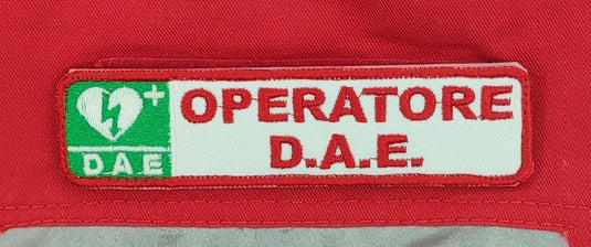 Qualifica ricamata Croce Rossa rosso su bianco OPERATORE DAE<BR/><BR/> 