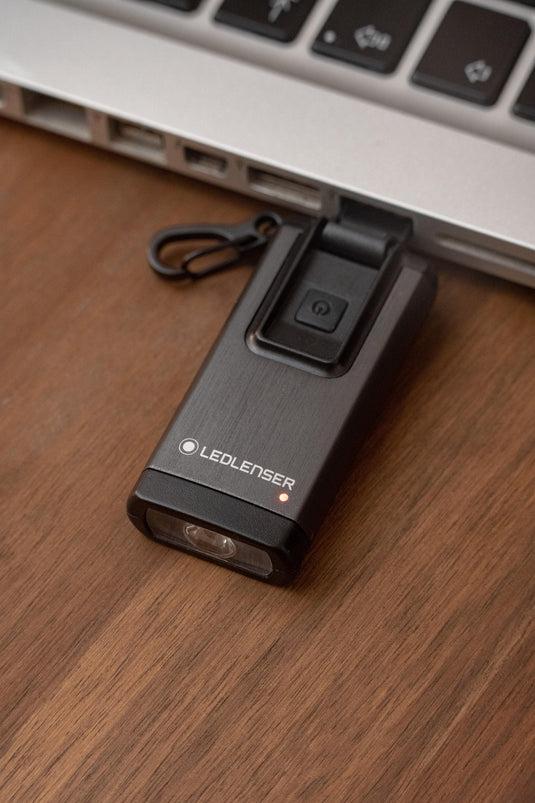 nuova k6r con terrminale usb per la ricarica led bianco + rosso 
