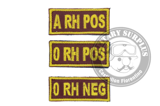 Ricamo gruppo sanguigno con velcro cm 6x2,5 BASE NERO BORDO ROSSO 