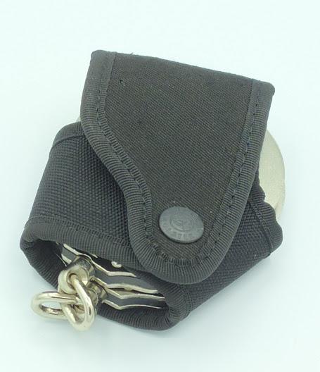 Carica immagine in Galleria Viewer, porta manette aperto in cordura NERO 
