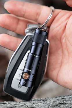 Fenix E05R torcia ricaricabile tascabile 400 lumen 