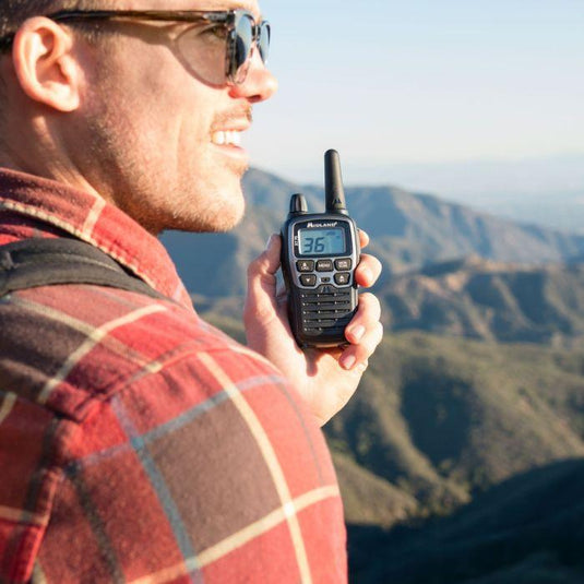 XT70 -2radio + caricabatteria +cavo usb+2 pacchi batteria 10h +clip+2 auric. 