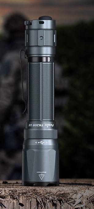 Load image into Gallery viewer, Torcia tattica Fenix TK20r UE v2.0 2800 lumen ricaricabile 
