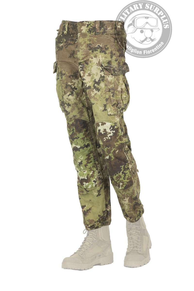 Load image into Gallery viewer, Pantaloni da combattimento esercito italiano, paracadutisti, usati modello soldato futuro. 
