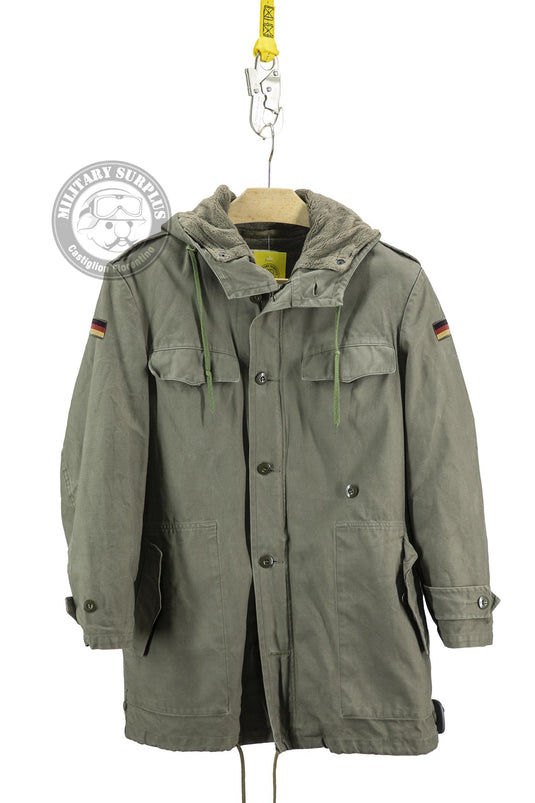 Parka tedesco usato con imbottitura, verde con bandierine 