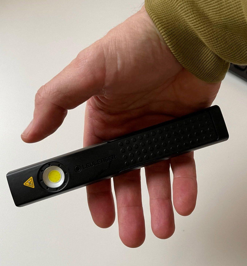 Carica immagine in Galleria Viewer, LEDLENSER W4R Torcia da ispezione tascabile ricaricabile 220 lumen 
