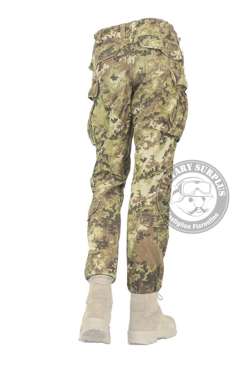 Load image into Gallery viewer, Pantaloni da combattimento esercito italiano, paracadutisti, usati modello soldato futuro. 
